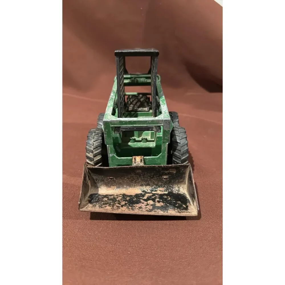 Ertl John Deere Skid Steer Loader Diecast Construction Toy